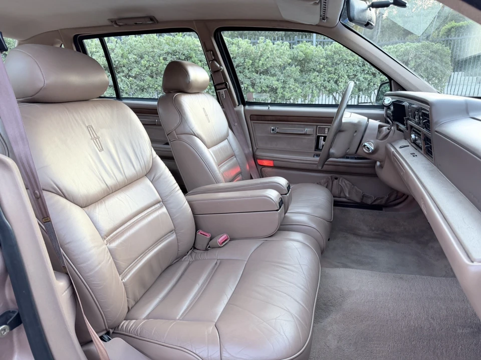 1994 Lincoln Continental 8th Gen - Image 18 of 31