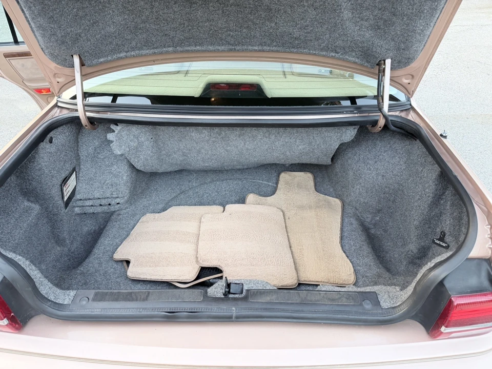 1994 Lincoln Continental 8th Gen - Image 22 of 31