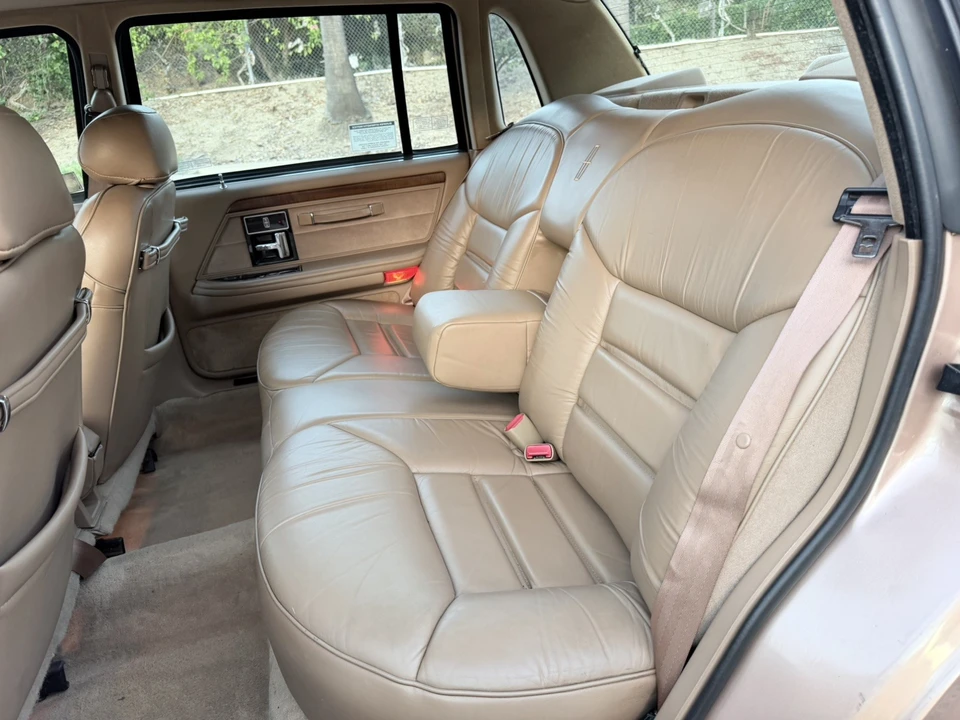 1994 Lincoln Continental 8th Gen - Image 10 of 31