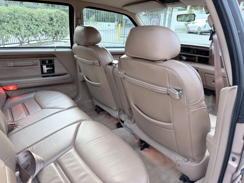 1994 Lincoln Continental 8th Gen - Image 27 of 31