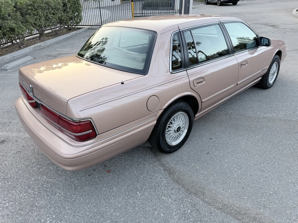 1994 Lincoln Continental 8th Gen - Image 7 of 31
