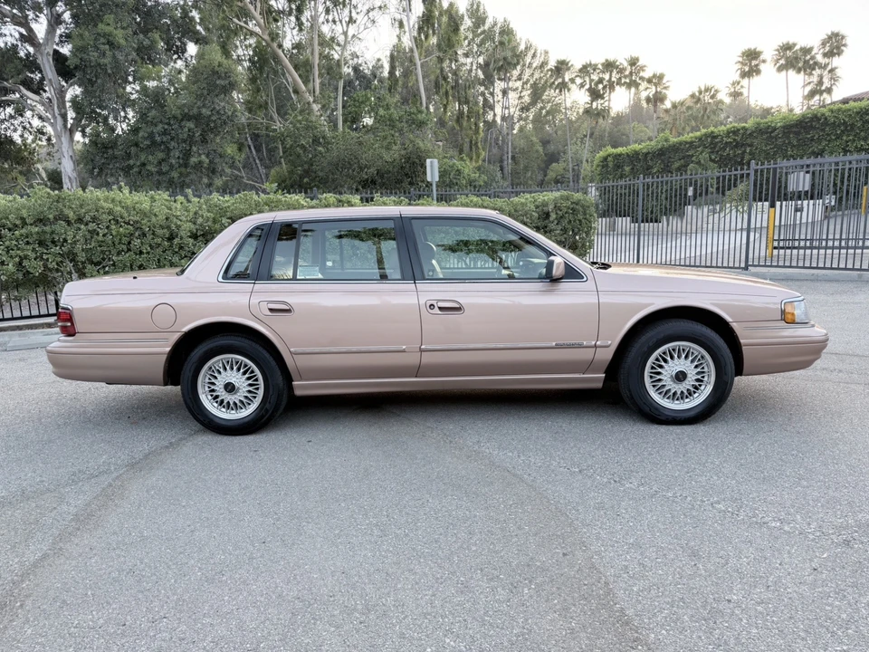 1994 Lincoln Continental 8th Gen - Image 4 of 31