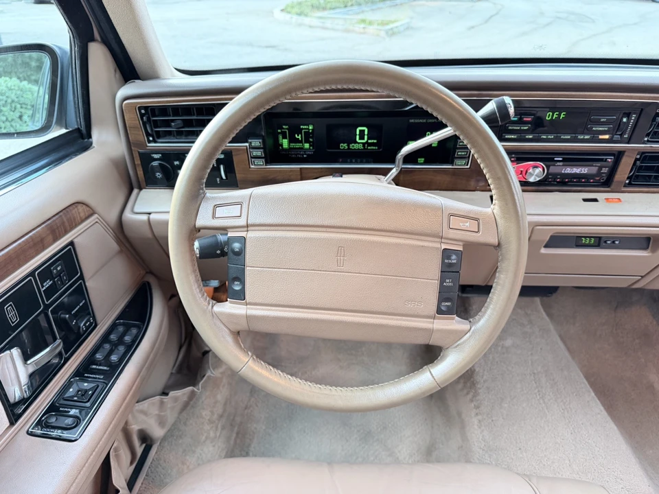 1994 Lincoln Continental 8th Gen - Image 16 of 31