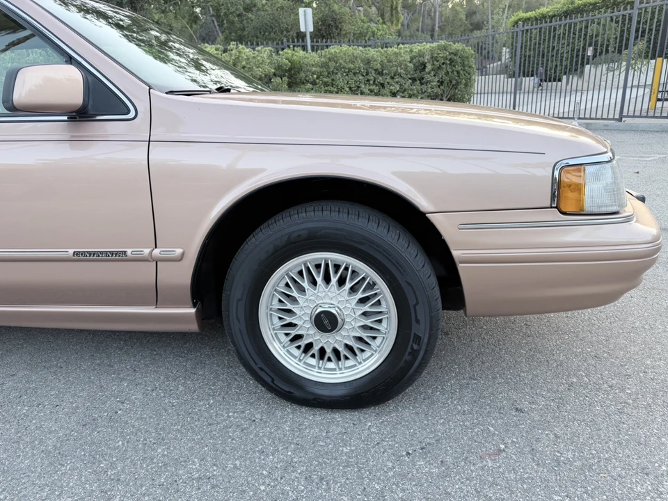 1994 Lincoln Continental 8th Gen - Image 6 of 31
