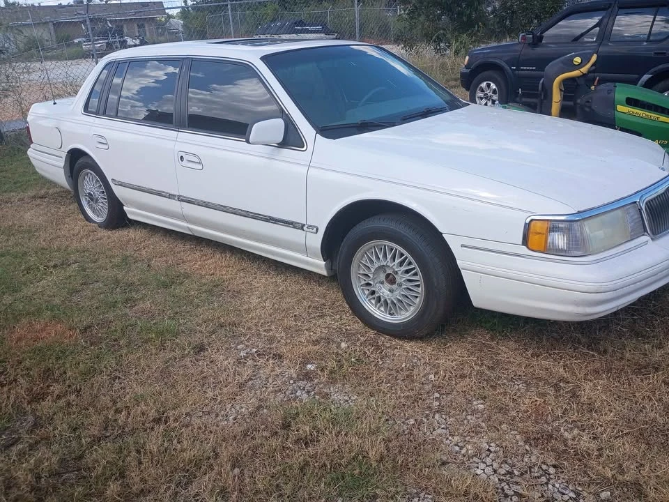 1994 Lincoln Continental 8th Gen - Image 2 of 4