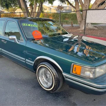 1994 Lincoln Continental Signature Sedan 4D