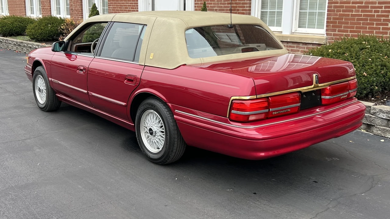 1994 Lincoln Continental 8th Gen - Image 3 of 9