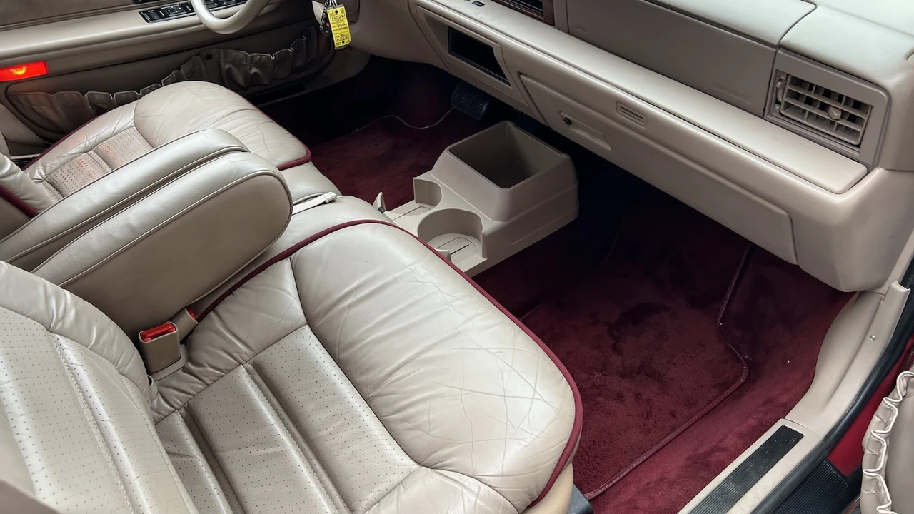 1994 Lincoln Continental 8th Gen - Image 6 of 9