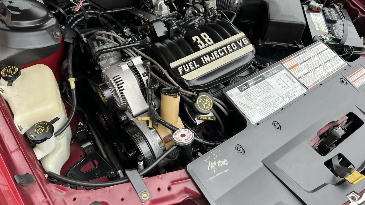 1994 Lincoln Continental 8th Gen - Image 7 of 9