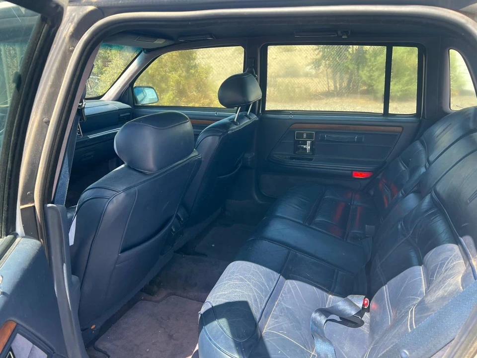 1994 Lincoln Continental 8th Gen - Image 5 of 9