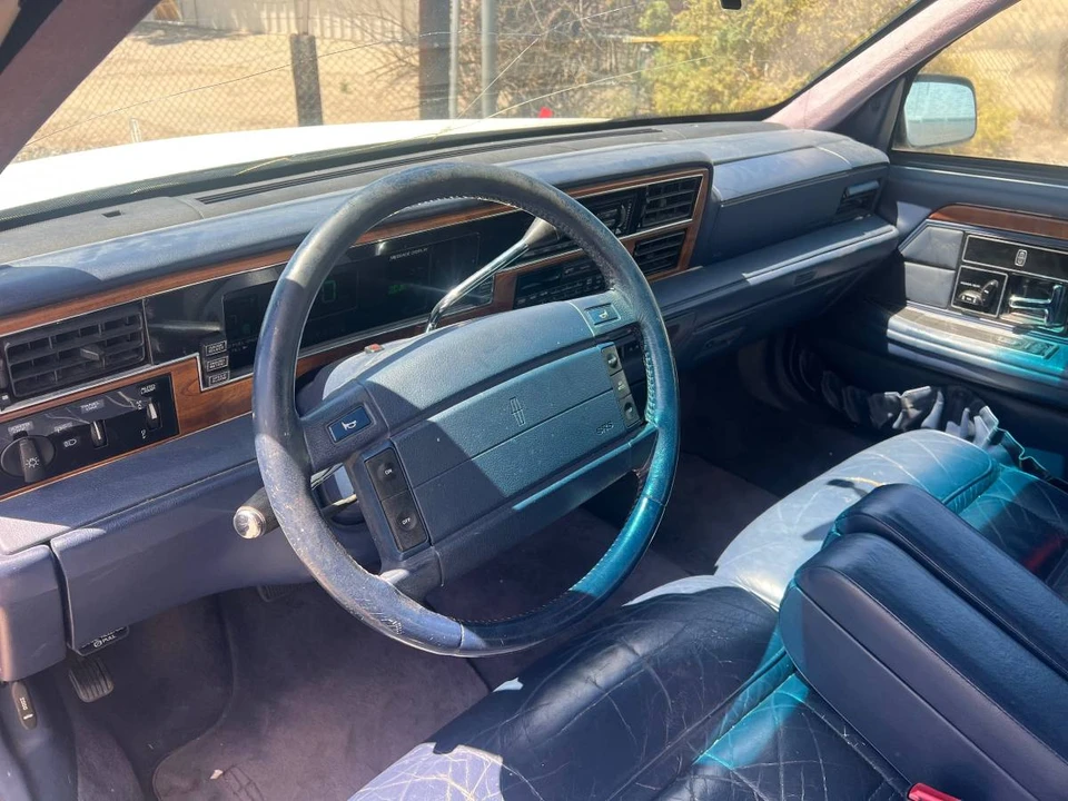 1994 Lincoln Continental 8th Gen - Image 6 of 9