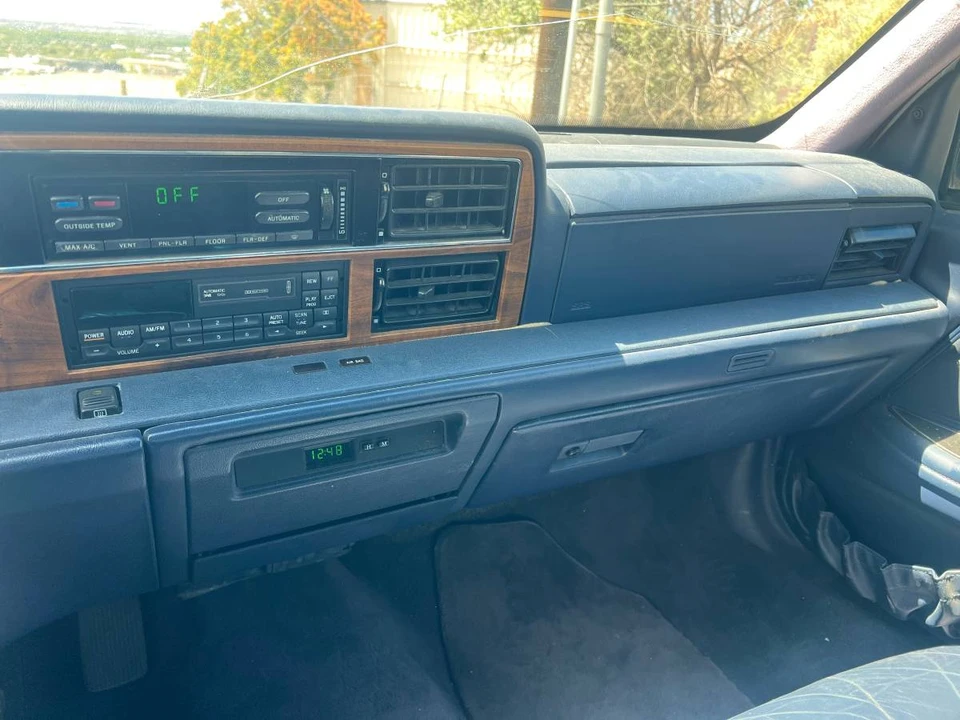1994 Lincoln Continental 8th Gen - Image 7 of 9