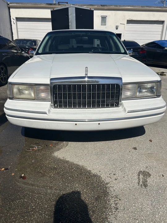1994 Lincoln Town Car - Image 15 of 31