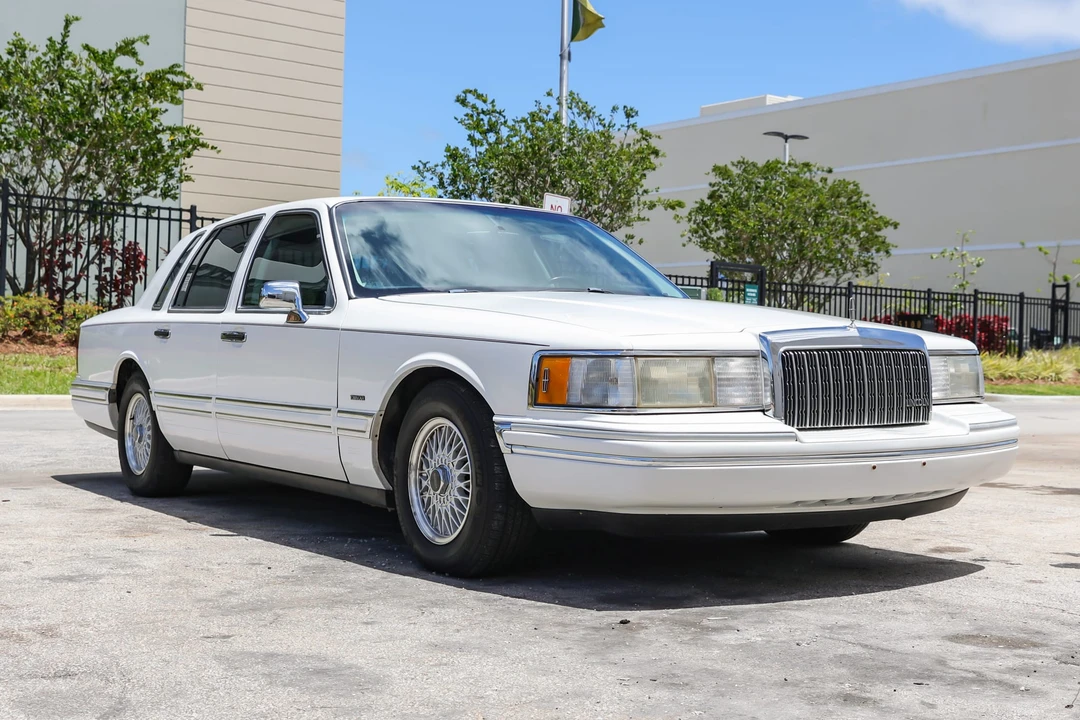 1994 Lincoln Town Car - Image 3 of 31