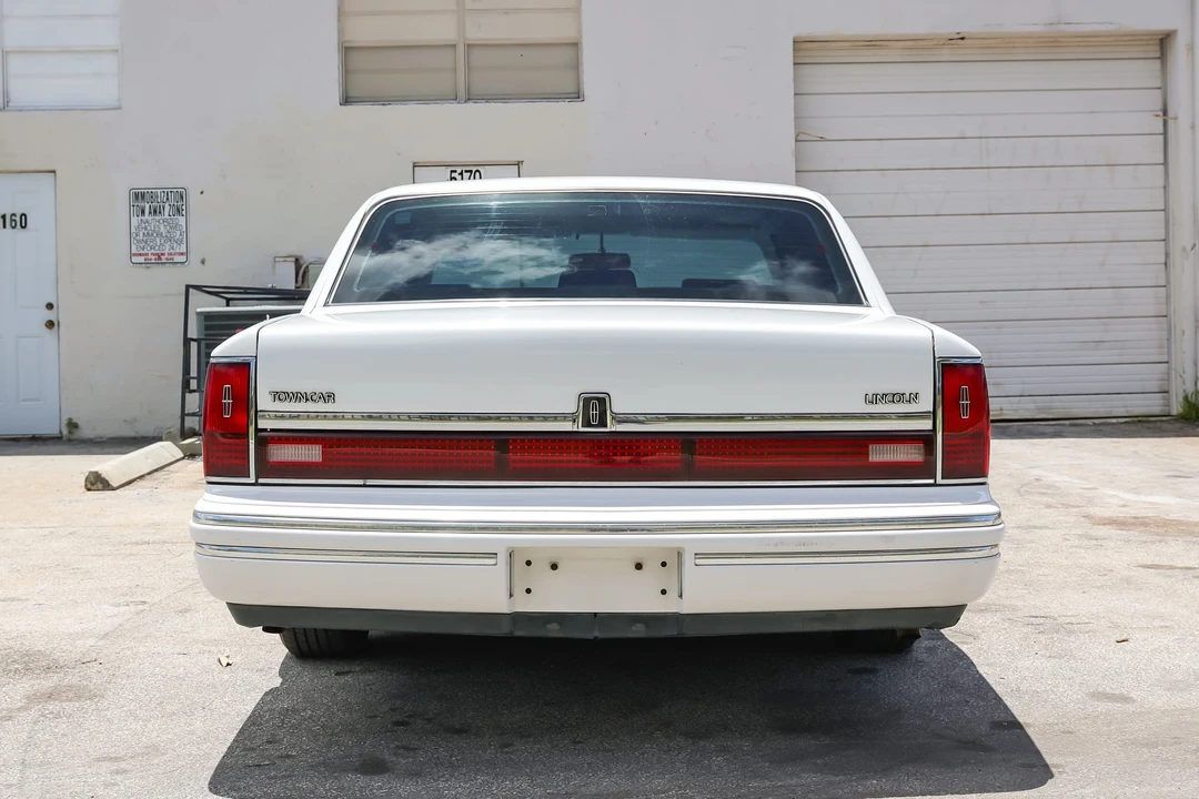 1994 Lincoln Town Car - Image 6 of 31