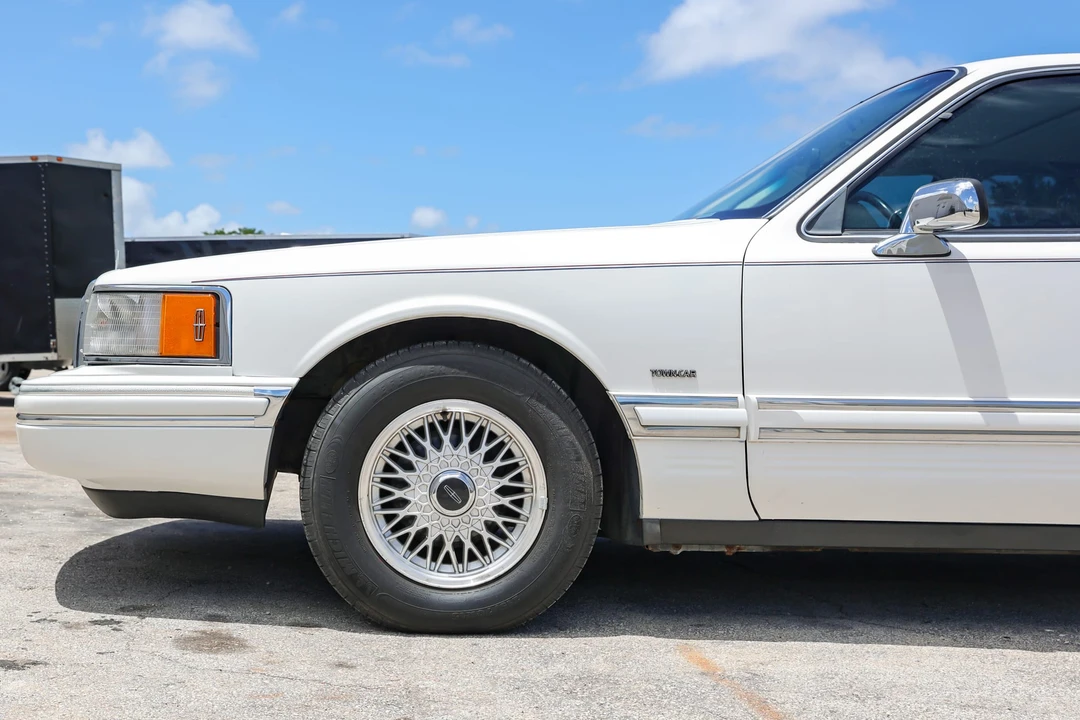 1994 Lincoln Town Car - Image 13 of 31