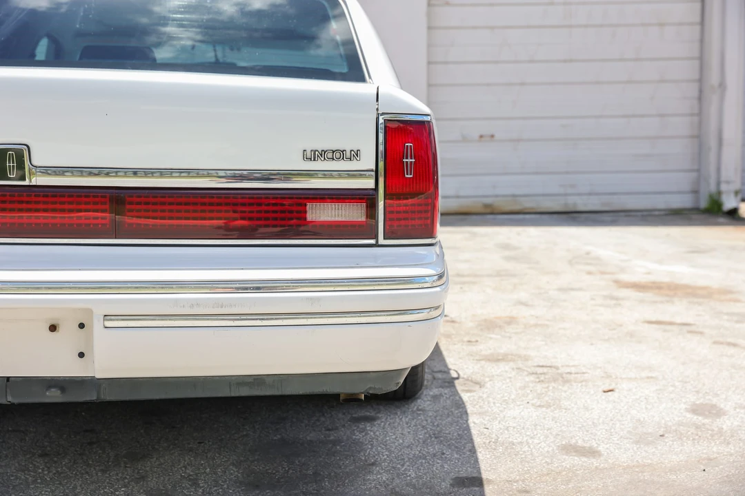 1994 Lincoln Town Car - Image 26 of 31