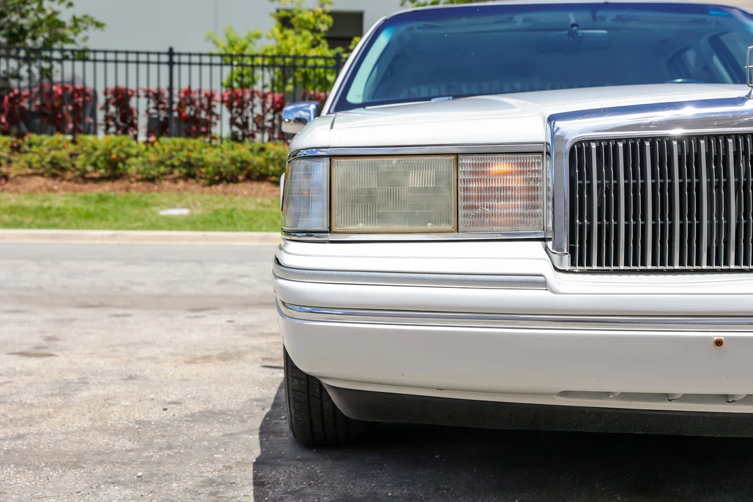 1994 Lincoln Town Car - Image 16 of 31