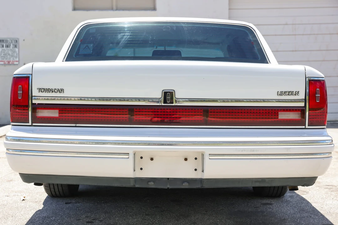 1994 Lincoln Town Car - Image 7 of 31