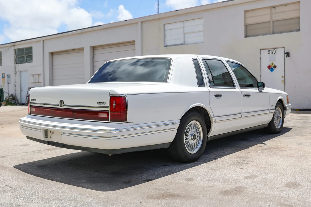 1994 Lincoln Town Car - Image 5 of 31