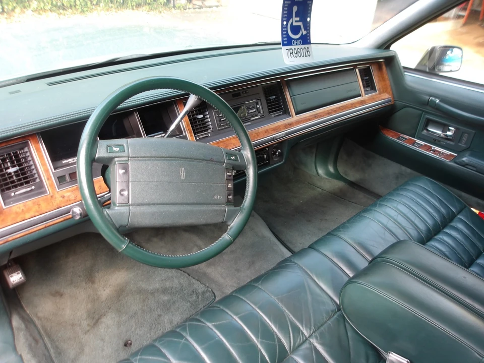 1994 Lincoln Town Car - Image 8 of 11