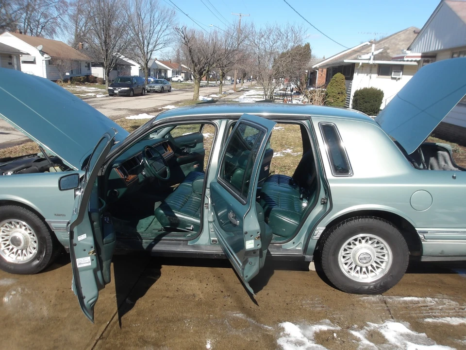 1994 Lincoln Town Car - Image 6 of 11