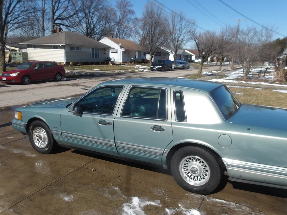 1994 Lincoln Town Car - Image 3 of 11
