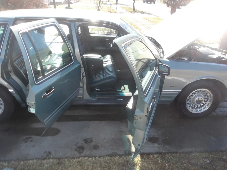 1994 Lincoln Town Car - Image 7 of 11