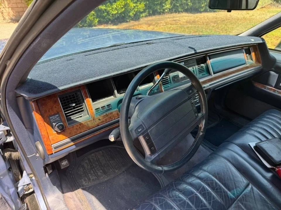 1994 Lincoln Town Car - Image 7 of 21