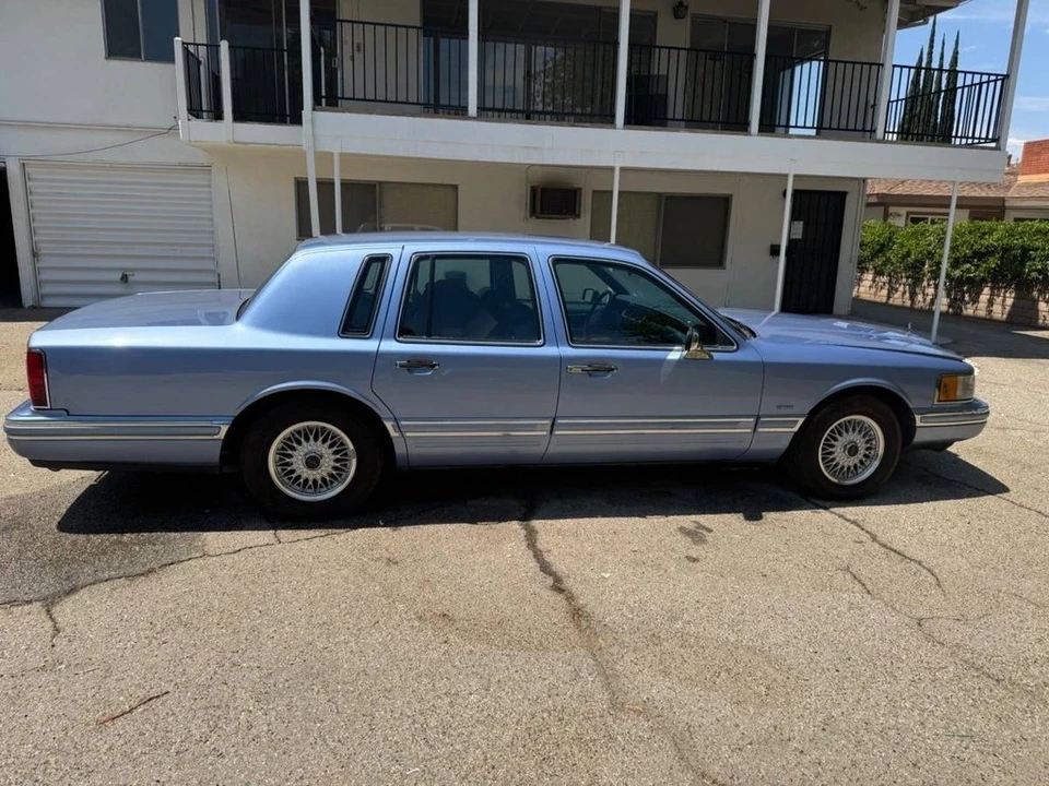 1994 Lincoln Town Car - Image 5 of 21
