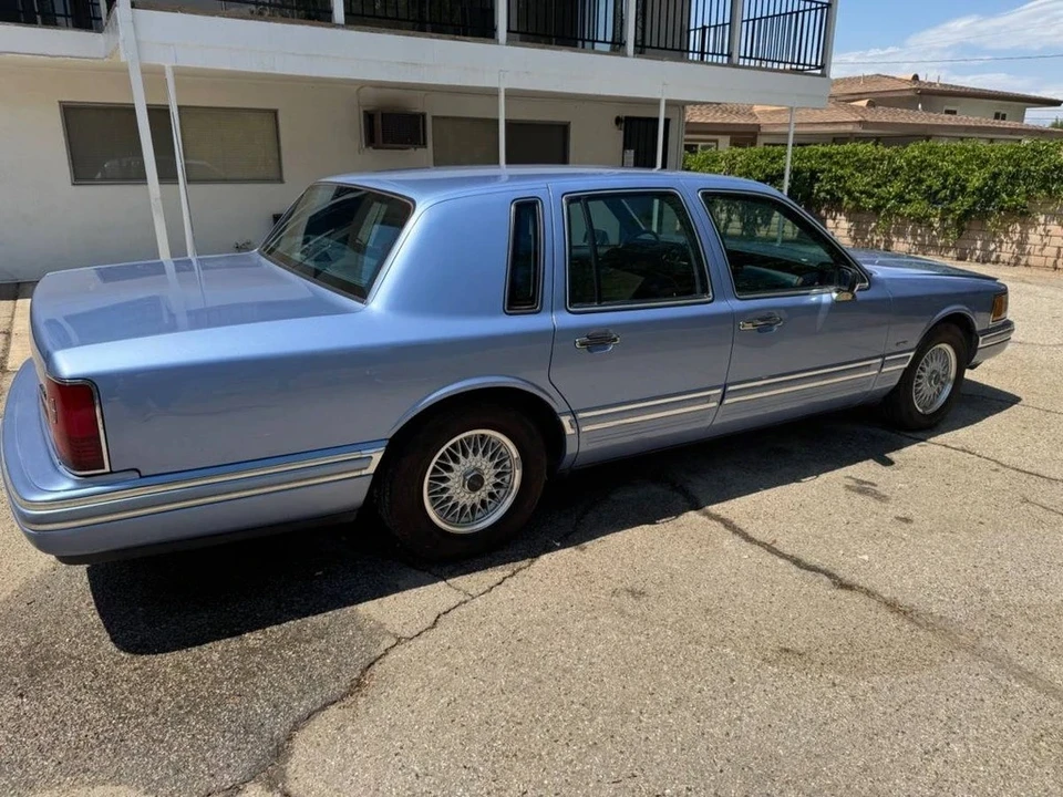 1994 Lincoln Town Car - Image 18 of 21