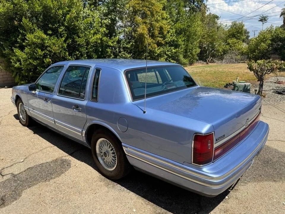 1994 Lincoln Town Car - Image 4 of 21