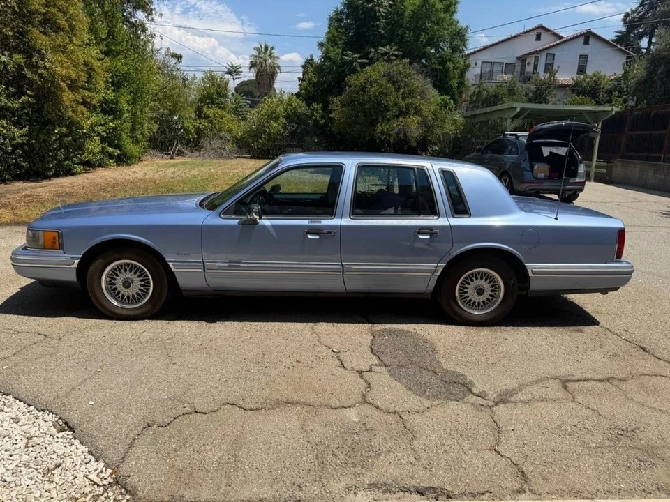 1994 Lincoln Town Car - Image 3 of 21