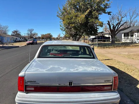 1994 Lincoln Town Car Executive Sedan 4D