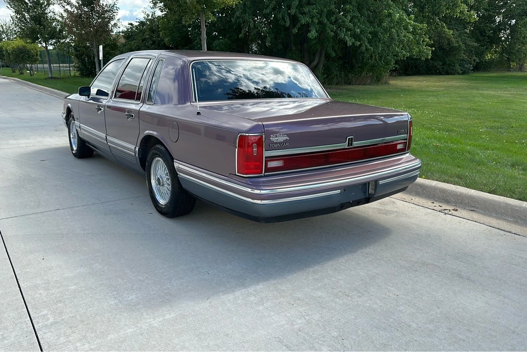 1994 Lincoln Town Car - Image 2 of 21