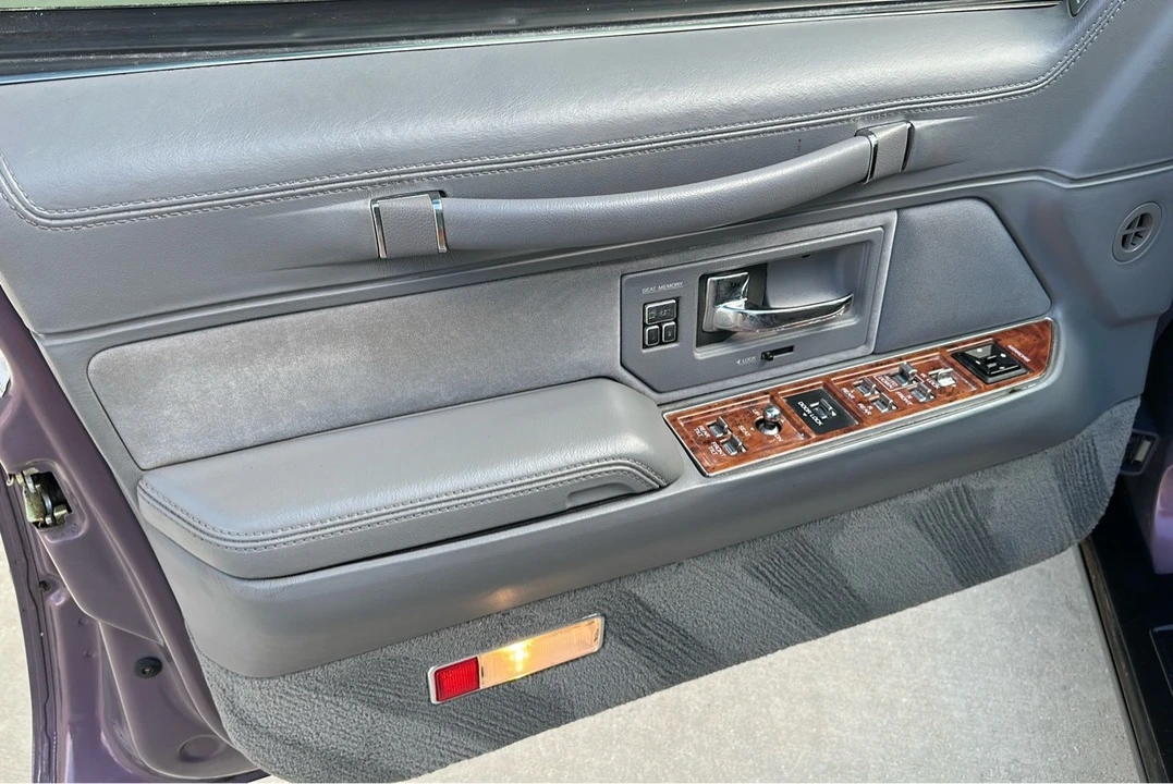1994 Lincoln Town Car - Image 10 of 21