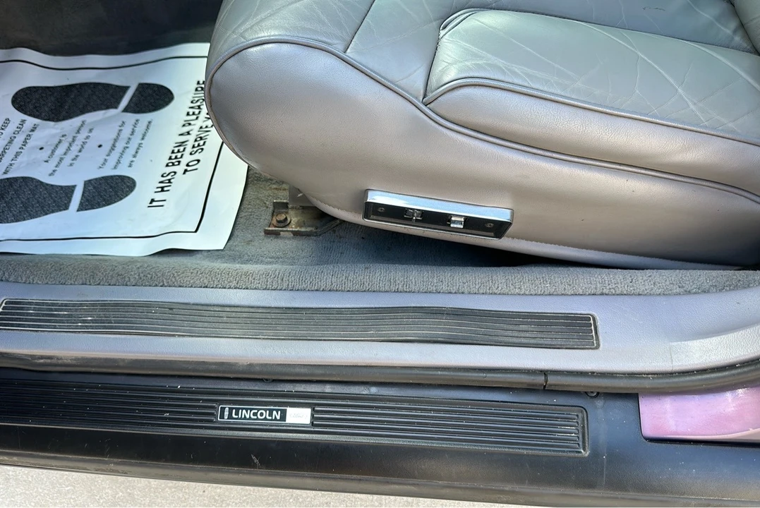 1994 Lincoln Town Car - Image 12 of 21