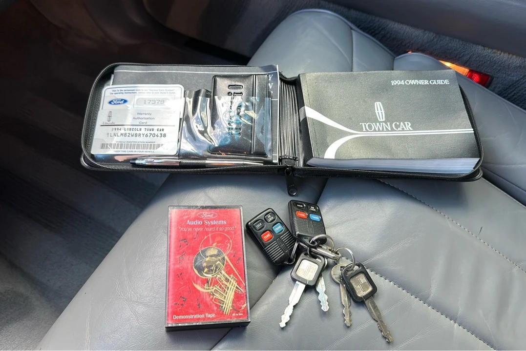 1994 Lincoln Town Car - Image 15 of 21