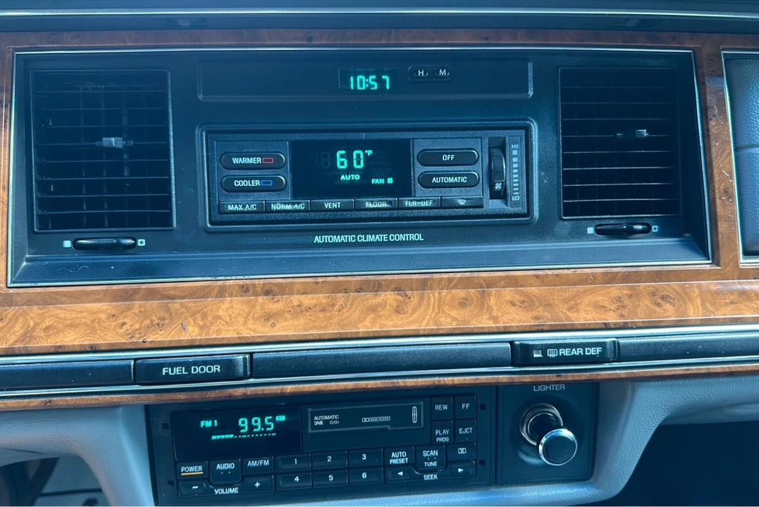 1994 Lincoln Town Car - Image 14 of 21
