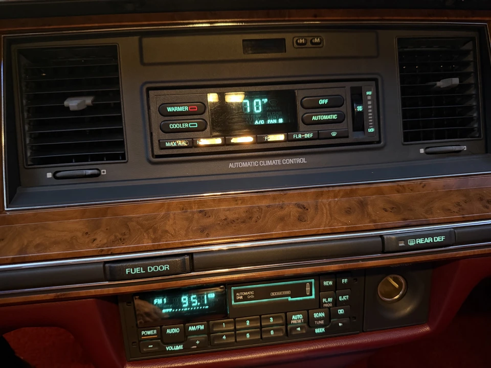 1994 Lincoln Town Car - Image 16 of 25
