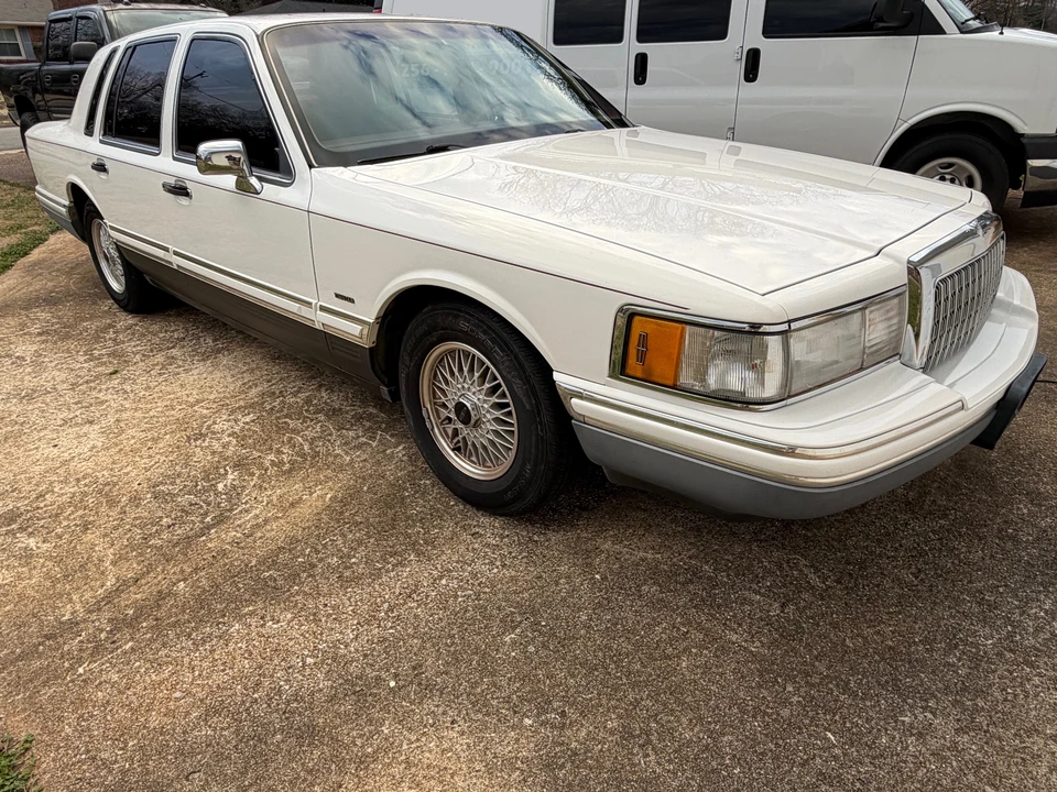 1994 Lincoln Town Car - Image 11 of 25