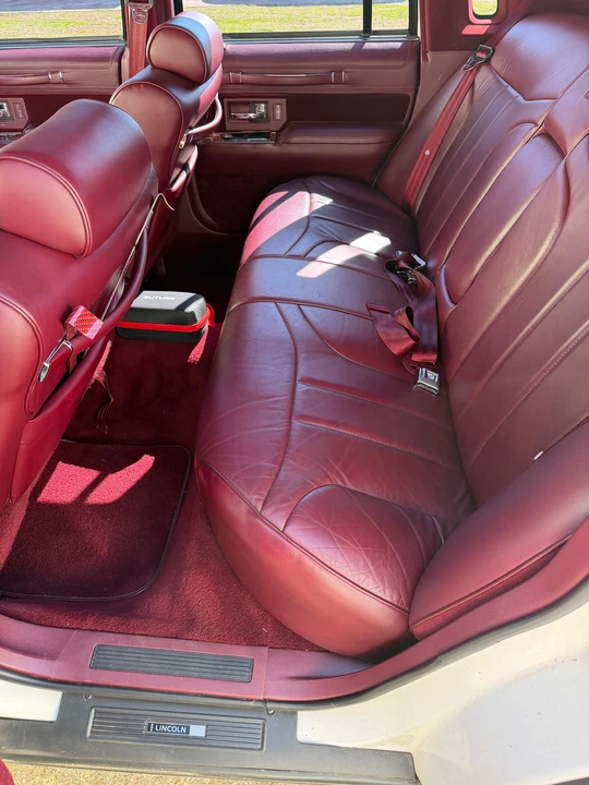 1994 Lincoln Town Car - Image 3 of 25