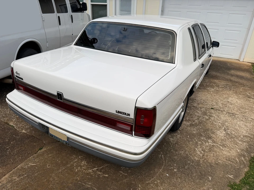 1994 Lincoln Town Car - Image 12 of 25