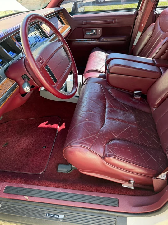1994 Lincoln Town Car - Image 2 of 25