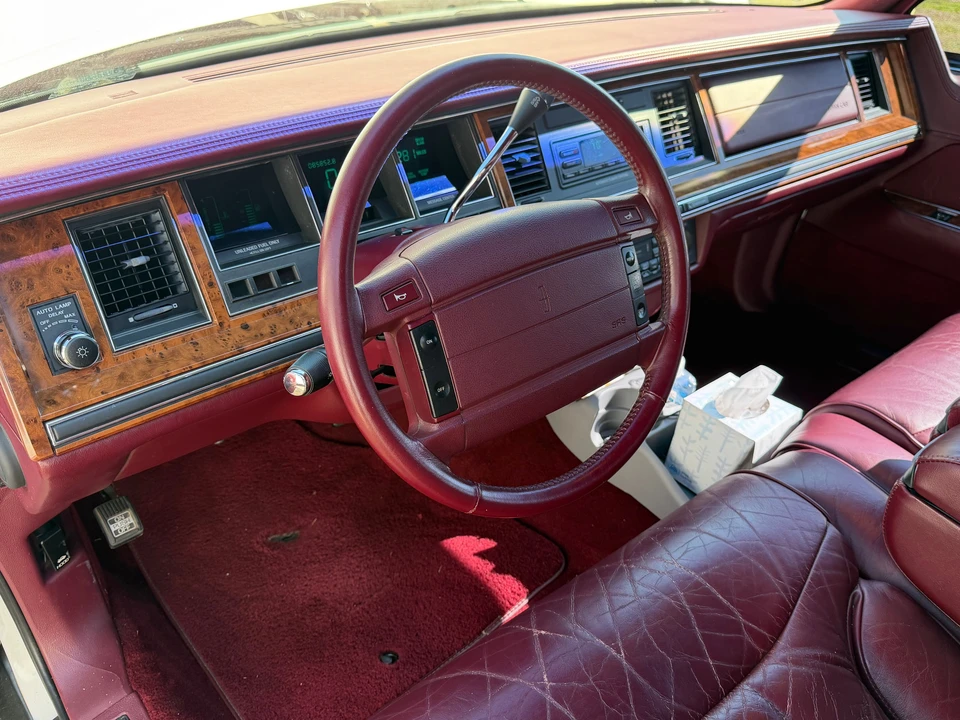 1994 Lincoln Town Car - Image 7 of 25