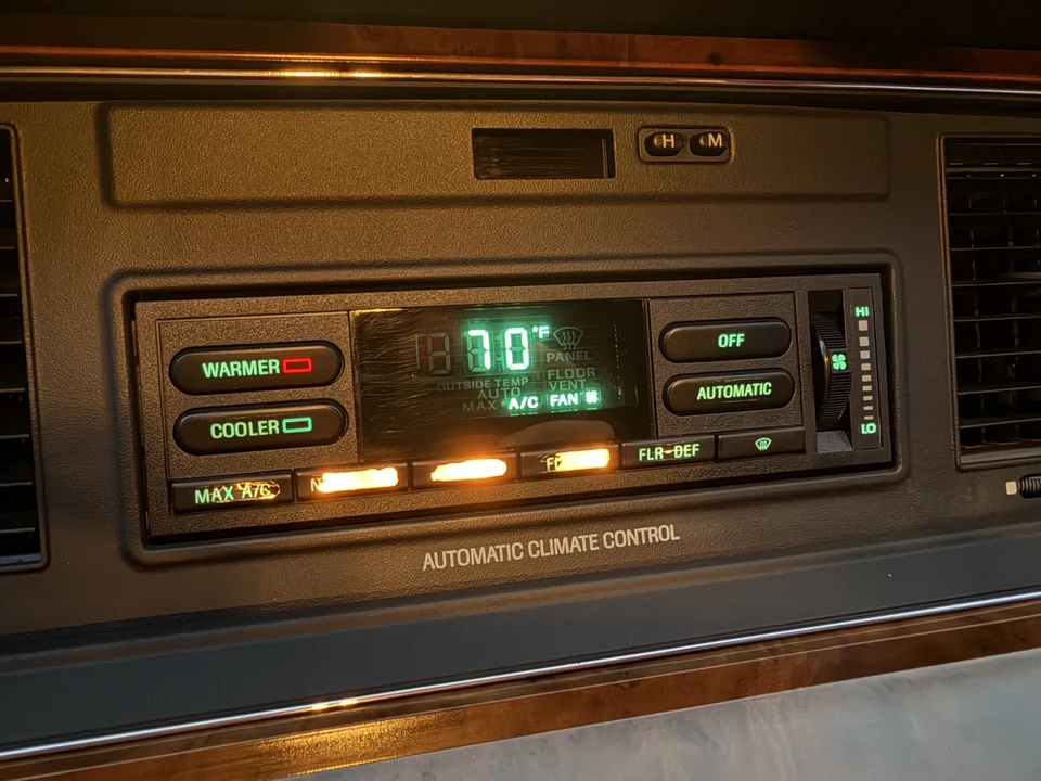 1994 Lincoln Town Car - Image 19 of 25