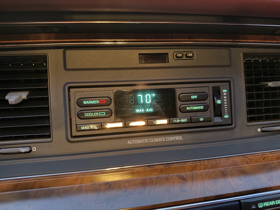 1994 Lincoln Town Car - Image 20 of 25