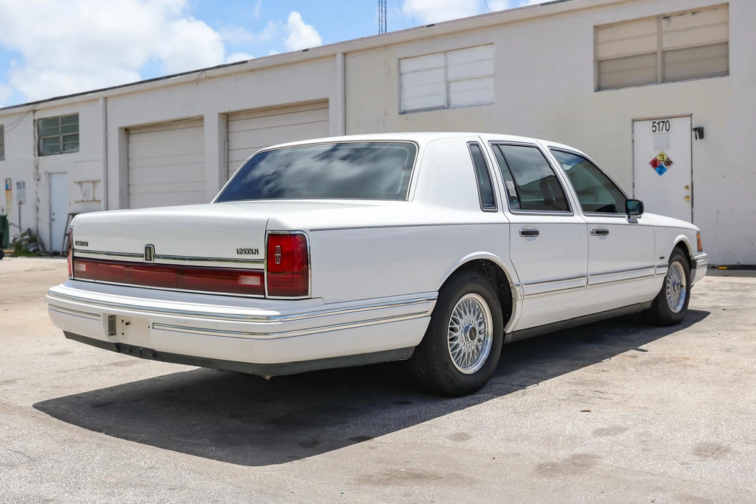 1994 Lincoln Town Car - Image 7 of 31