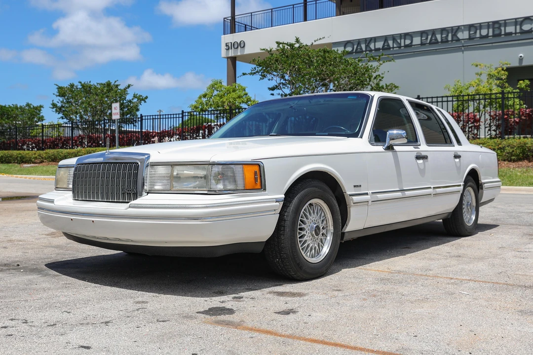 1994 Lincoln Town Car - Image 6 of 31