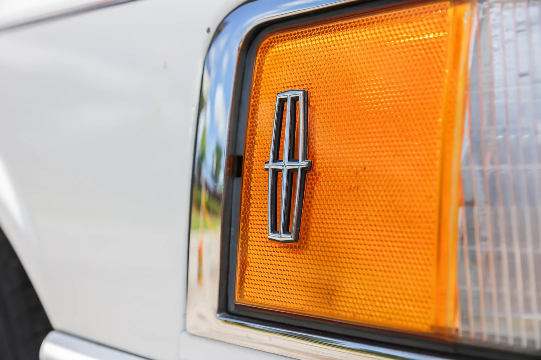 1994 Lincoln Town Car - Image 15 of 31